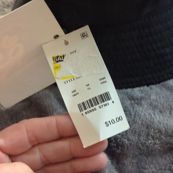 Hype House Reversible Bucket Hat - Picture 4 of 9